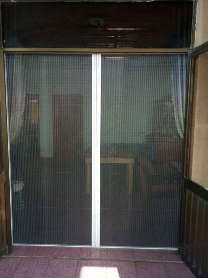 Cửa lưới chống muỗi xếp không ray (cửa xích )